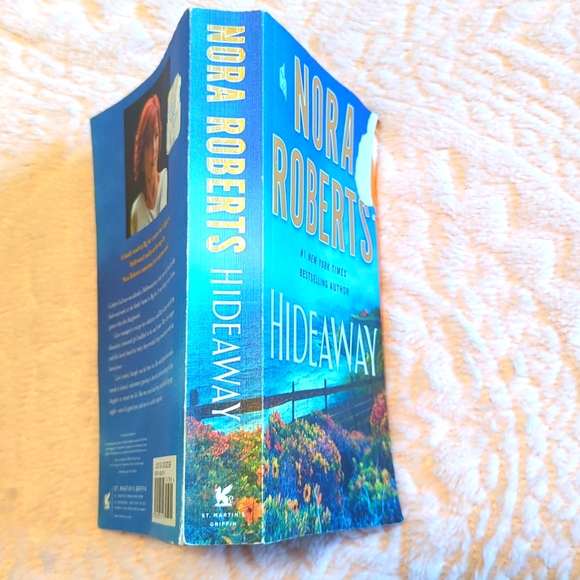 Nora Roberts Hideaway Paperback - Picture 3 of 4